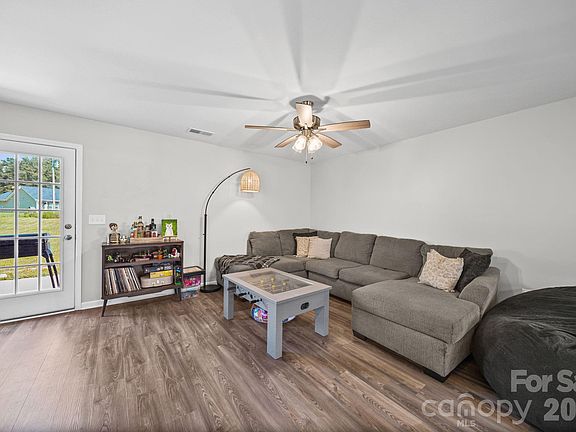 4th image of 115 Fir St