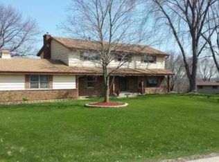 W267S3419 Hazelwood Pl, Waukesha, WI 53189