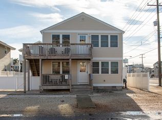 2 E 52nd St, Brant Beach, NJ 08008