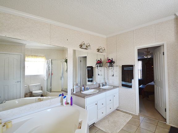 5th image of 6574 Oak Hollow Dr