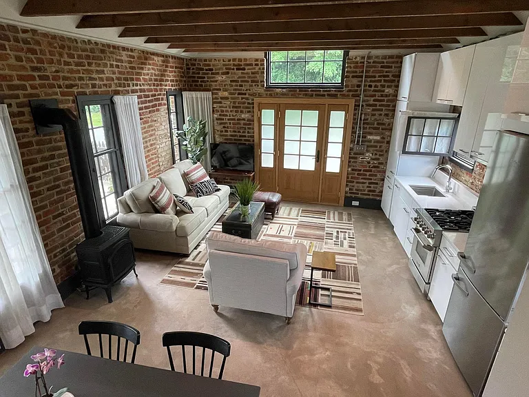 734 Locust Ave #B — Photo 2