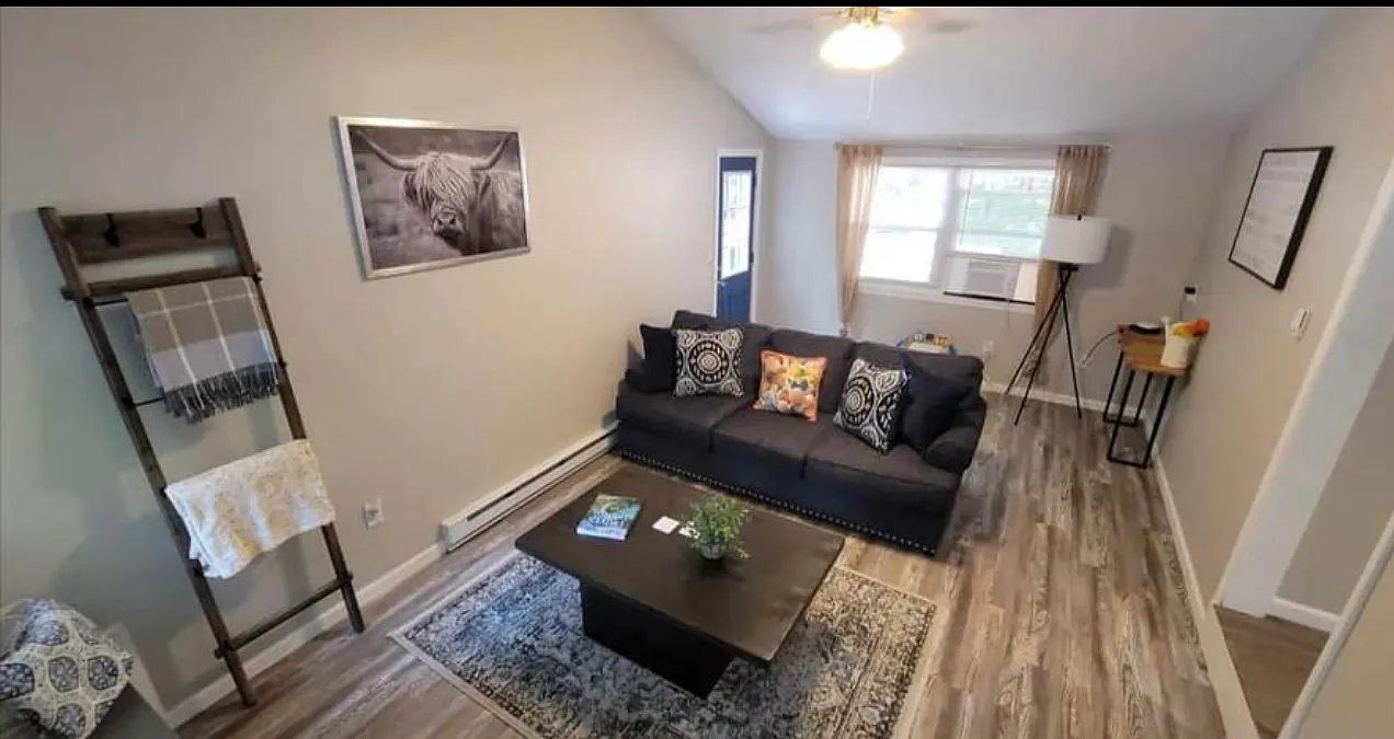 3 bed, 1.5 bath, 1400 sqft, $1,900 — Photo 4