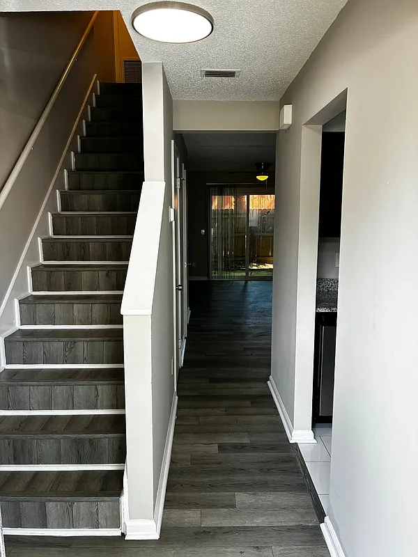 2 bed, 1.5 bath, 1185 sqft, $1,200 — Photo 3