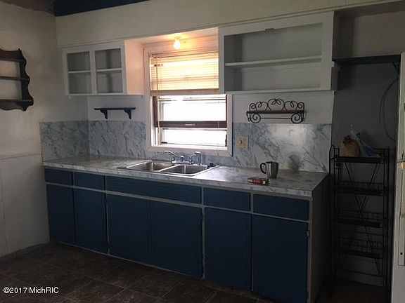 2nd image of 904 Alpine Ave NW