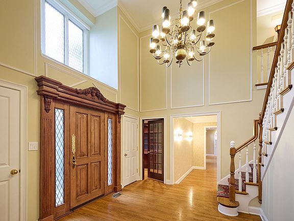 3rd image of 1400 Arbor Ln