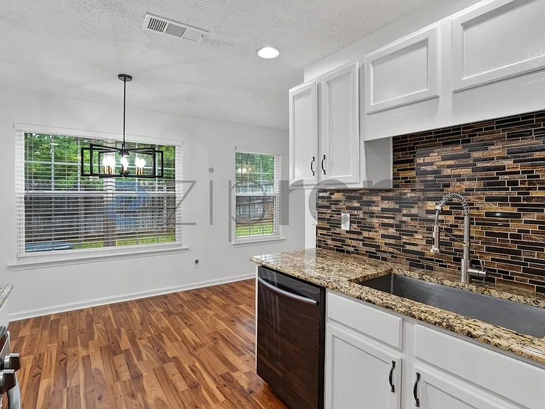 100 Oak Grove Pl — Photo 10