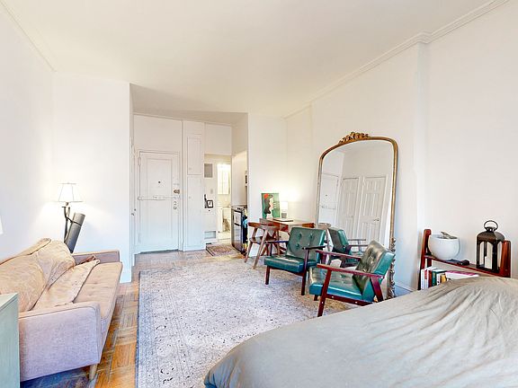 5th image of 116 W 69th St APT 5A