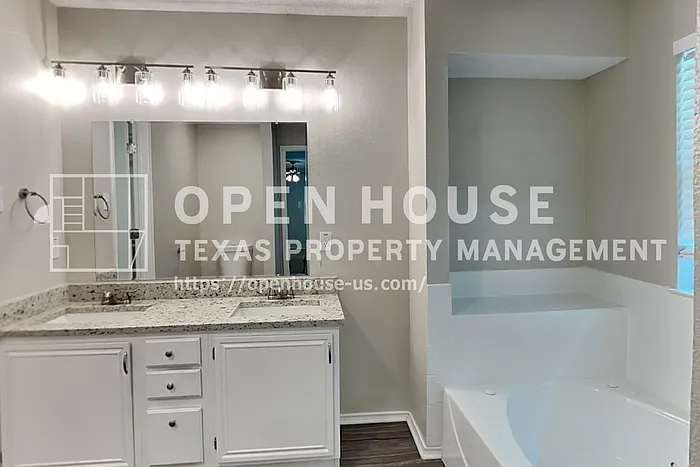 5711 Sterling Green Trl — Photo 12