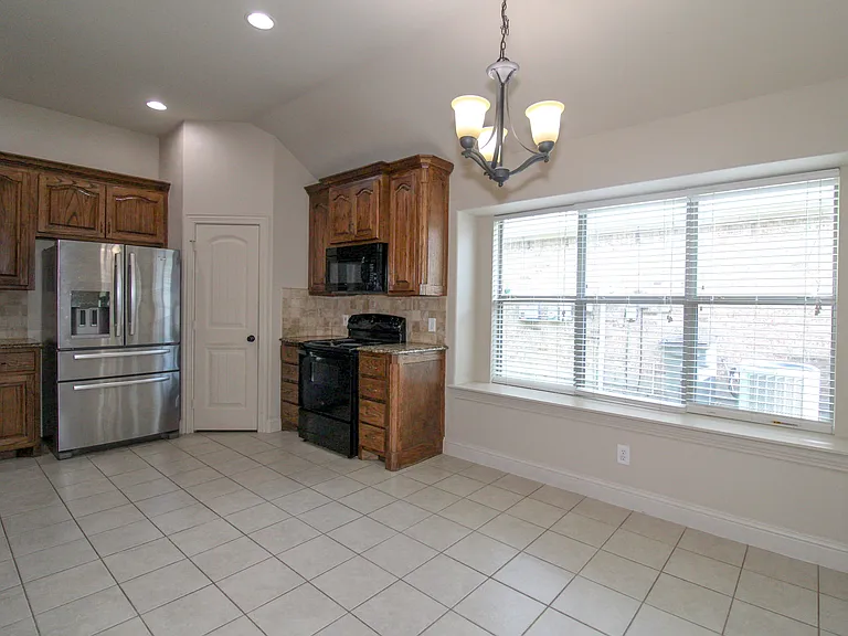 215 Wooded Creek Ave — Photo 16