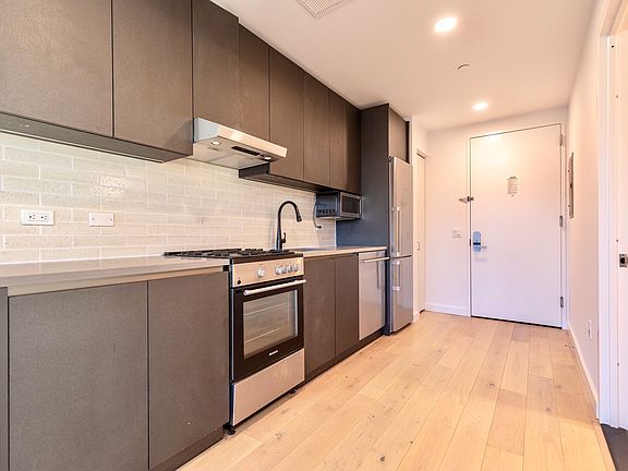 5th image of 14474 Northern Blvd APT 5V