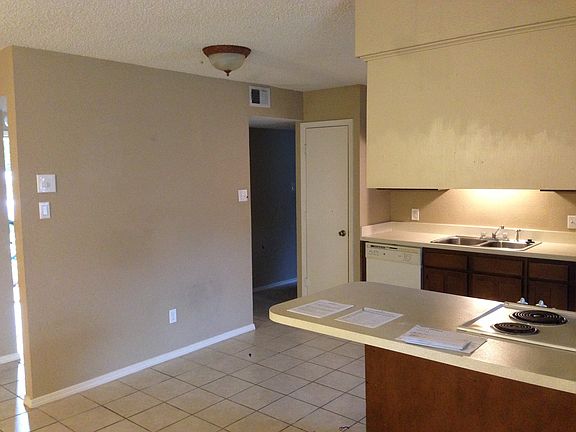 4th image of 900 Rolling Meadows Dr