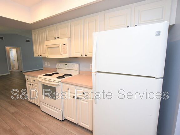 4th image of 6305 Christina Groves Cir E
