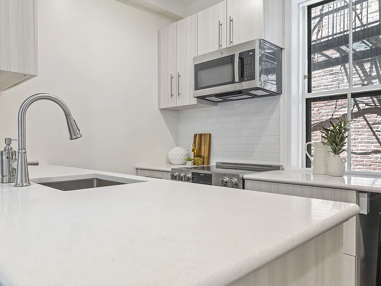 2A Wellington St #2 — Photo 7