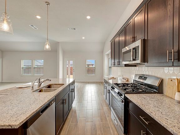 4th image of 111 Hudson Ln