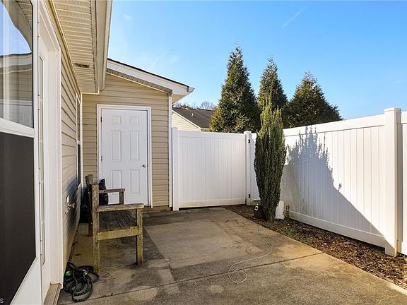 3rd image of 3118 Hyde Place Cir