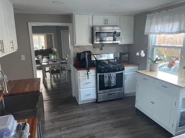 76 Easton St #1, Lowell, MA 01852