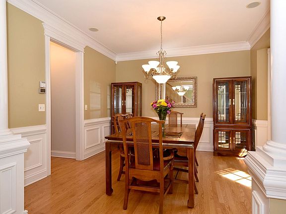 5th image of 230 Hawk Hollow Dr