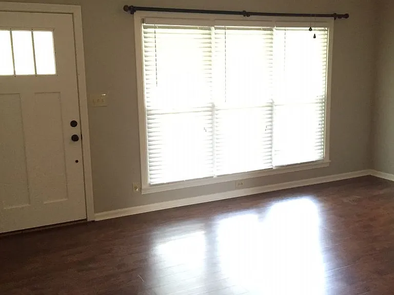 1218 W White Oak Dr — Photo 2