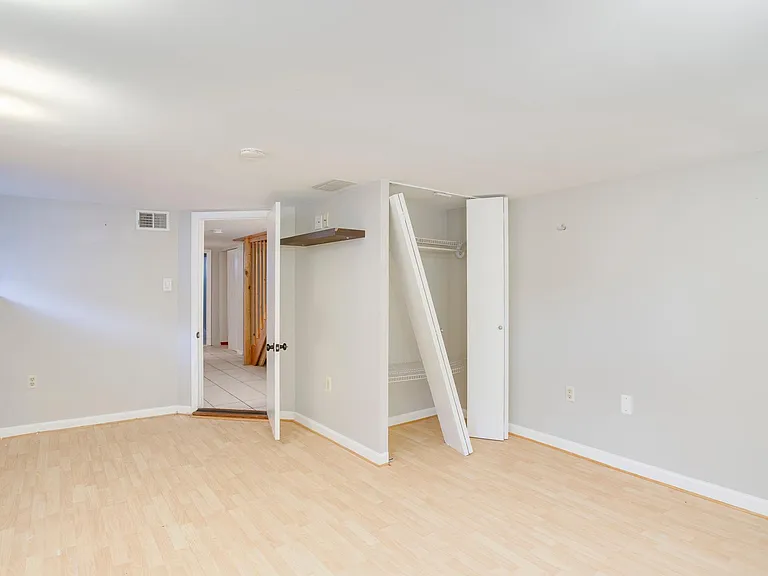 500 S East Ave — Photo 16
