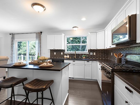 2nd image of 21422 Navarra Dr