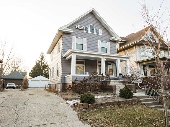 2nd image of 1031 N Maplewood Ave