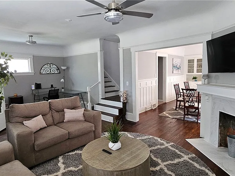 10605 Ashbury Ave — Photo 2