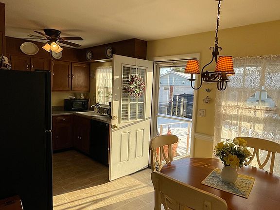 3rd image of 1079 Argyll Circle #C