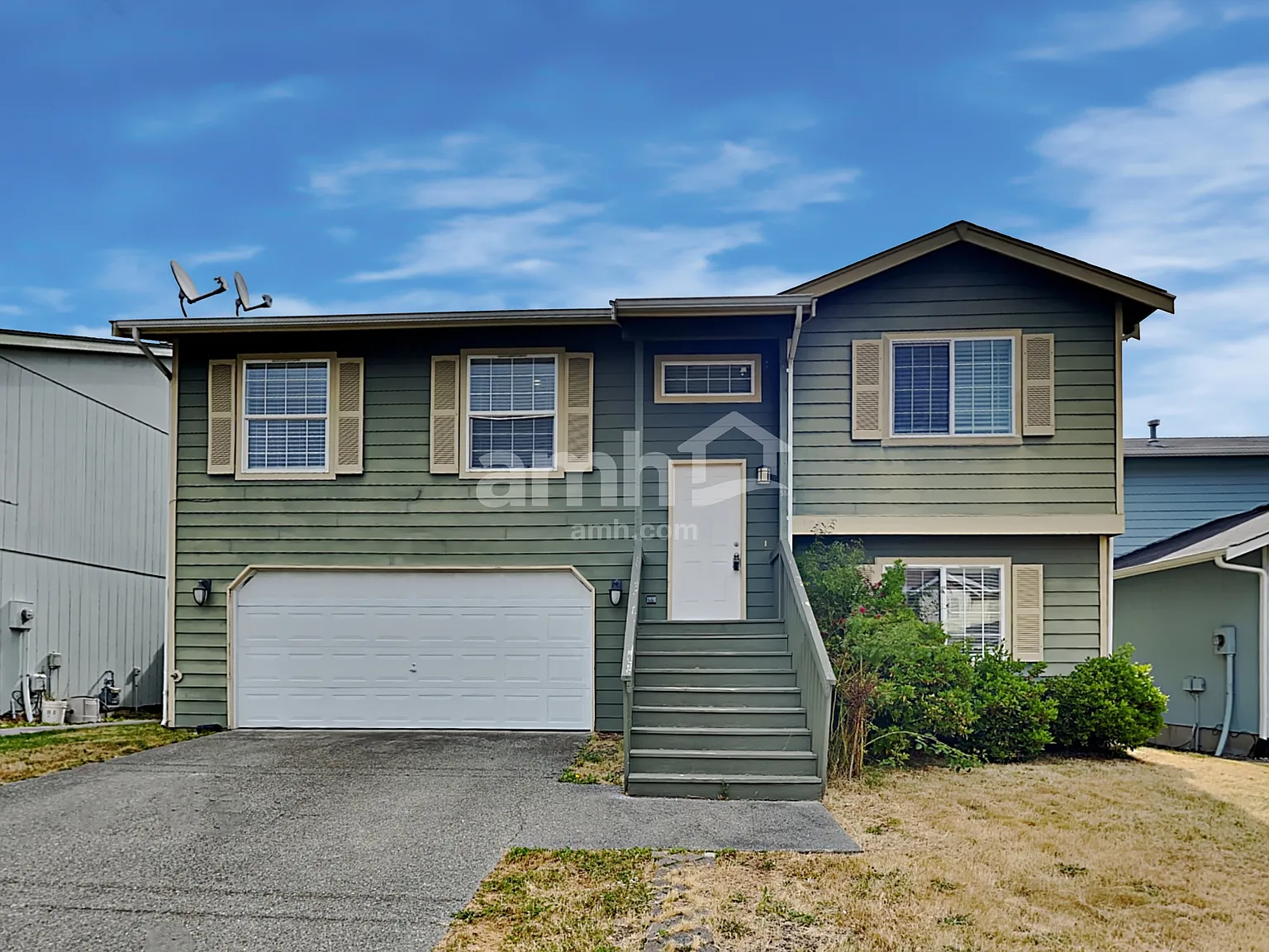 4 bed, 3.0 bath, 2418 sqft, $3,175 — Photo 1