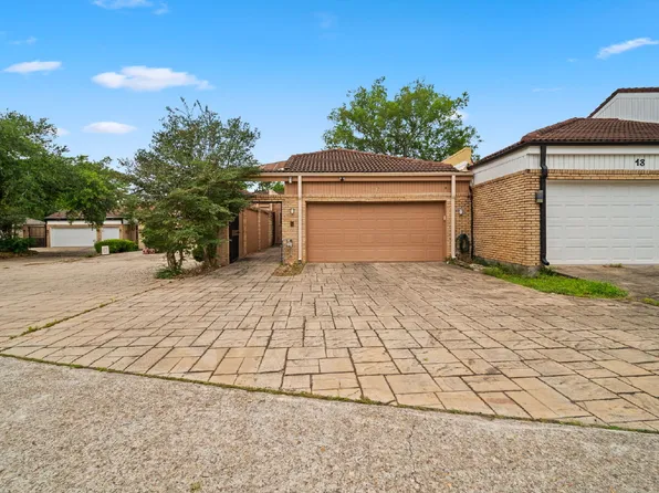 12 Hallmark Dr, Conroe, TX 77304