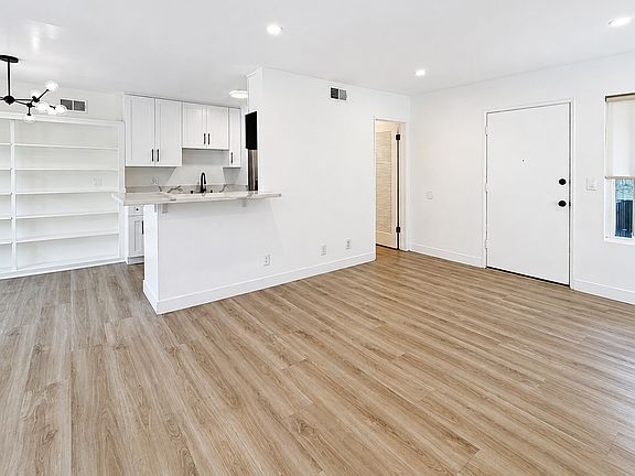 5th image of 1326 Wellesley Ave APT 8