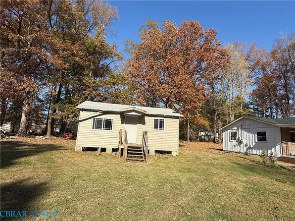 812 Luke St, Blackstone, VA 23824