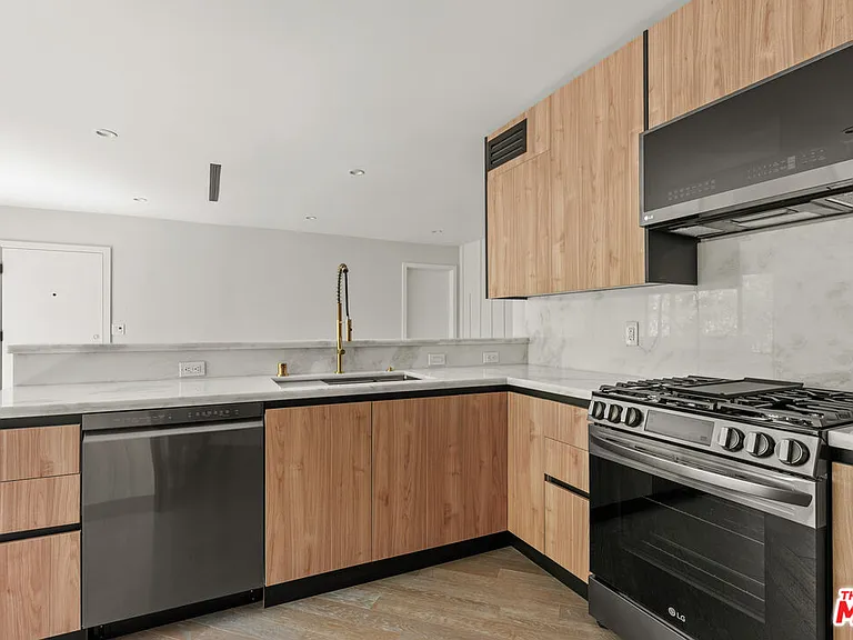 1450 S Crescent Heights Blvd — Photo 3