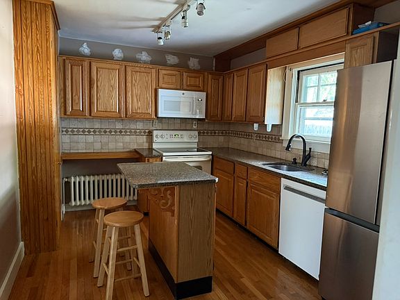 4th image of 340 N Dick Ave