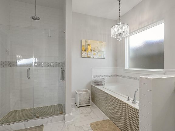 3rd image of 913 Eleanor St