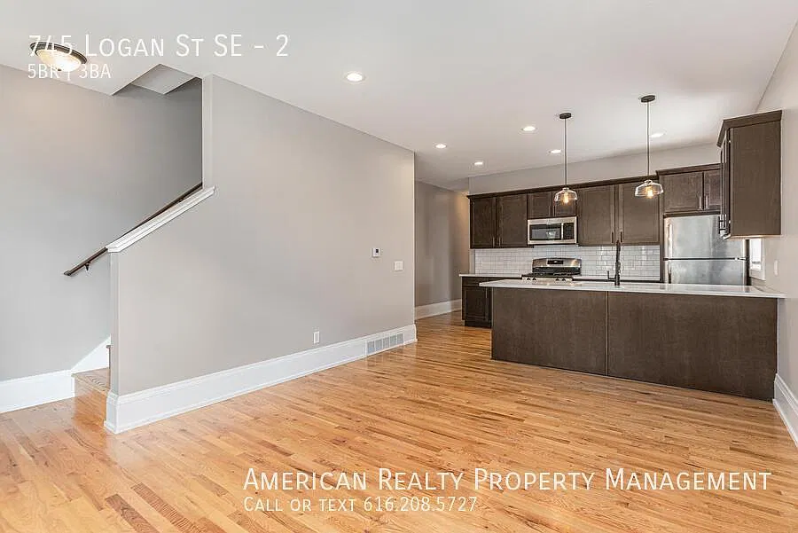 5 bed, 2250 sqft, $3,100 — Photo 2
