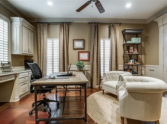 3rd image of 616 Waverly Ln