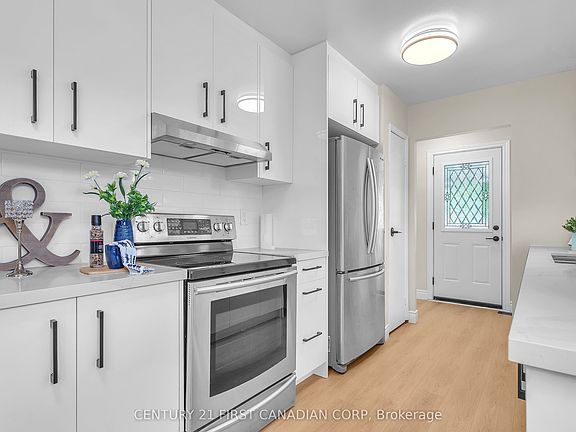 4th image of 167 Carlyle Dr
