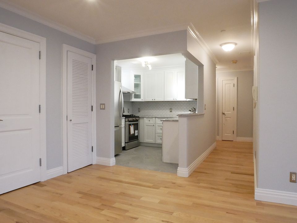1st image of 155 Bay St APT 5L