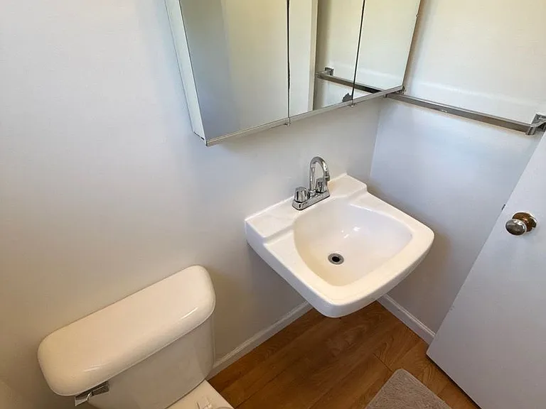 1043 Garlock St S — Photo 13