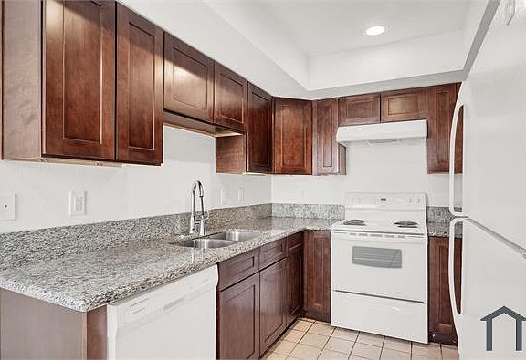 4th image of 2639 Jacyra Ave