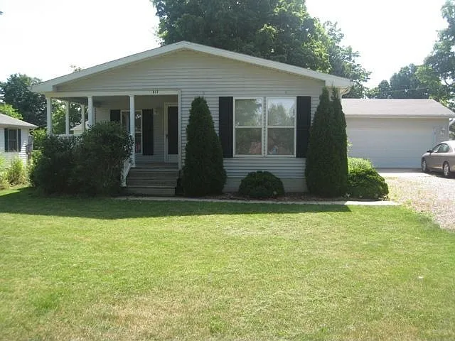 917 S Townline Rd photo 1