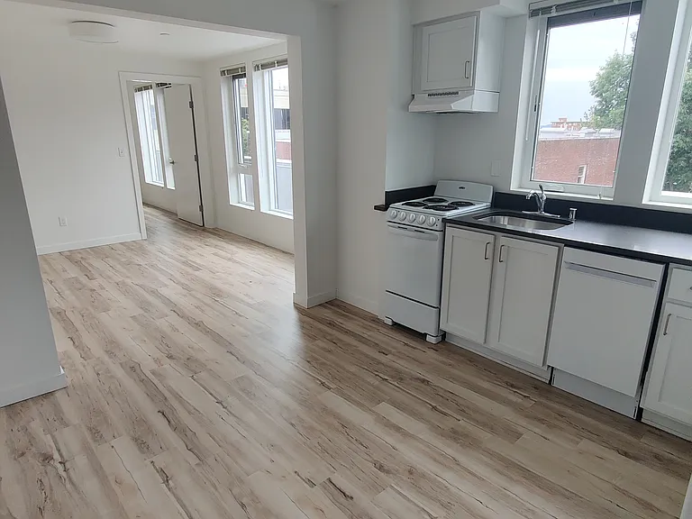 Russo Apartments — Photo 51