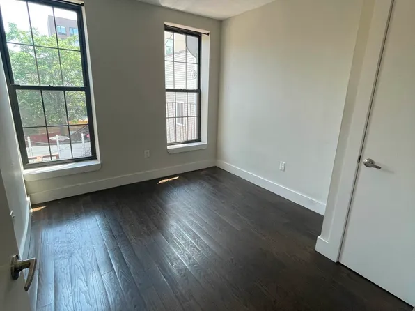 704 Dekalb Avenue image 1 of 12