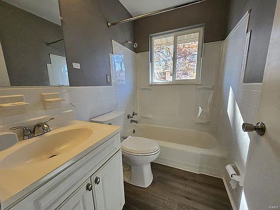 4th image of 210 Carrington Ln