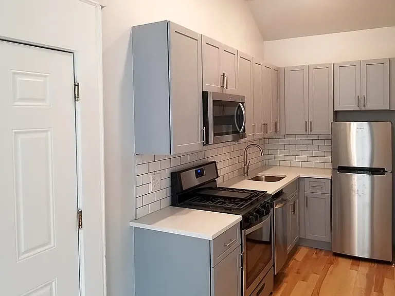 Spruce Street Apartments — Photo 3