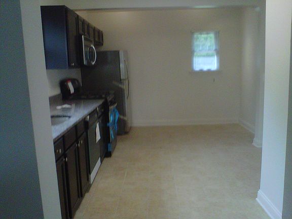Granite countertops andstainless steel appliances