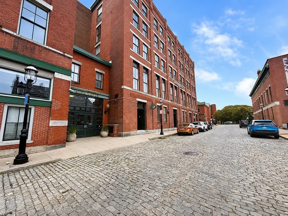 172 Middle St #206