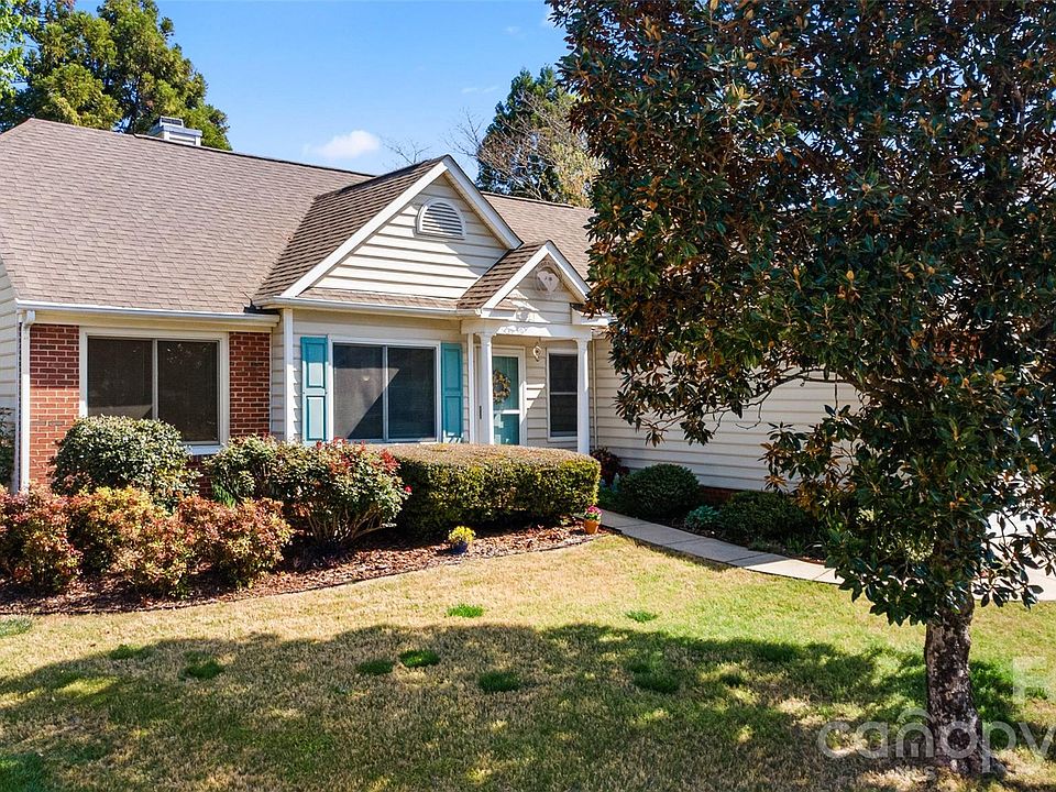 1st image of 209 Strawberry Knoll Dr
