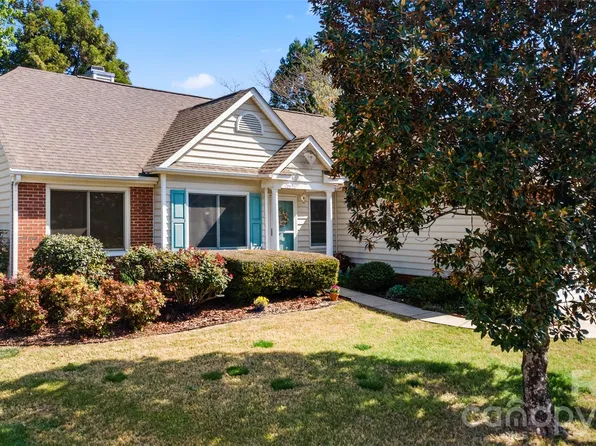 209 Strawberry Knoll Dr, Fort Mill, SC 29715