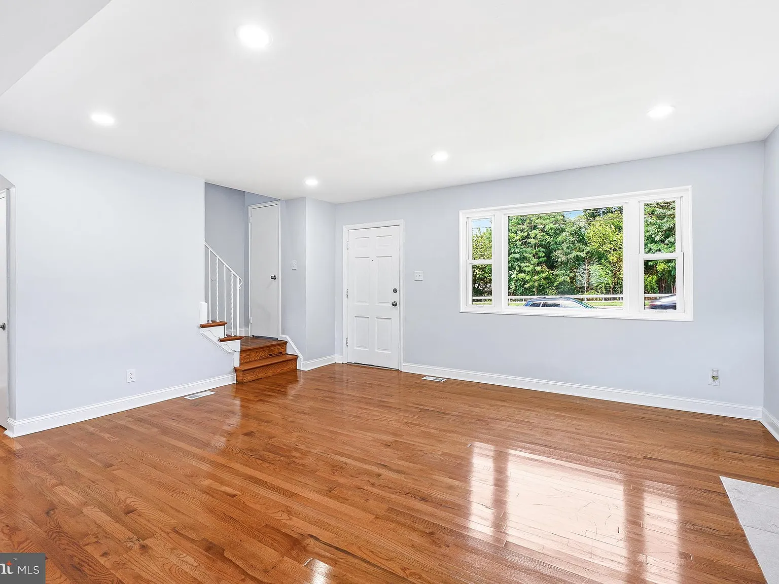 7 bed, 3.0 bath, 2112 sqft, $4,200 — Photo 4